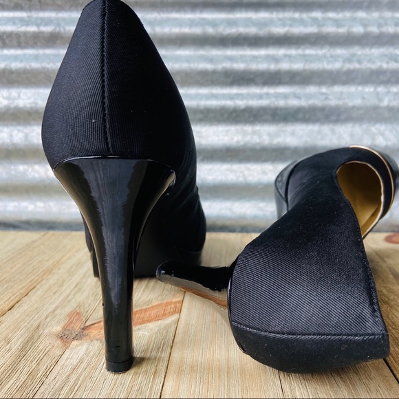 Tahari Black Cap Toe Laurie Pump - Picture 4 of 6